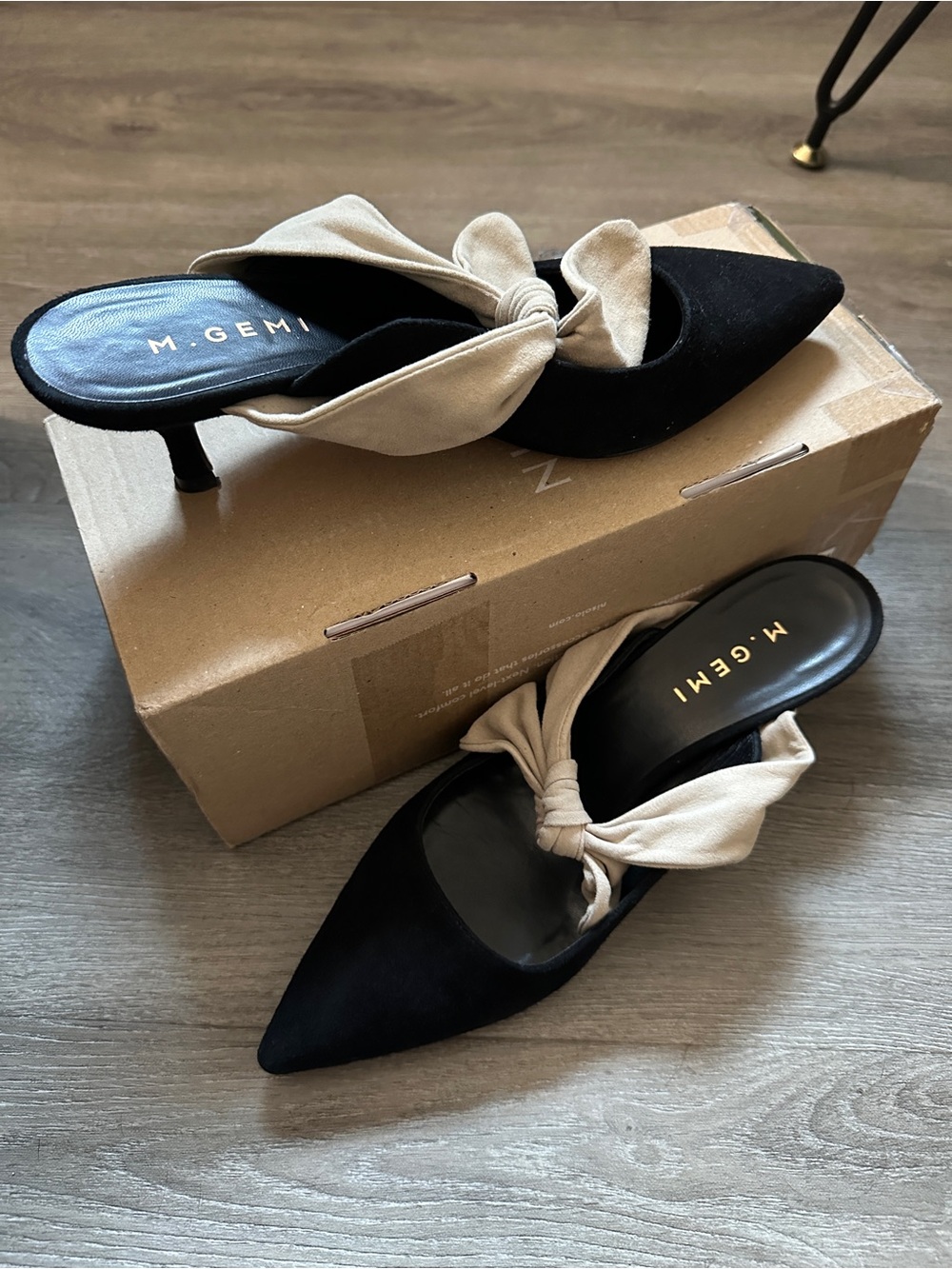M. Gemi Black Pointed Kitten Heel with Beige Knot
